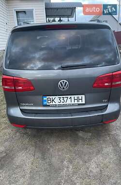 Микровэн Volkswagen Touran 2014 в Сарнах