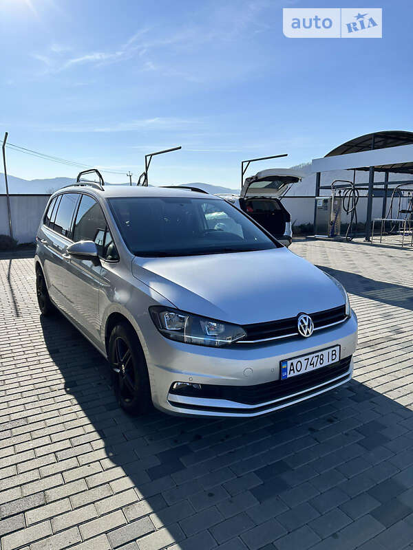 Микровэн Volkswagen Touran 2018 в Хусте