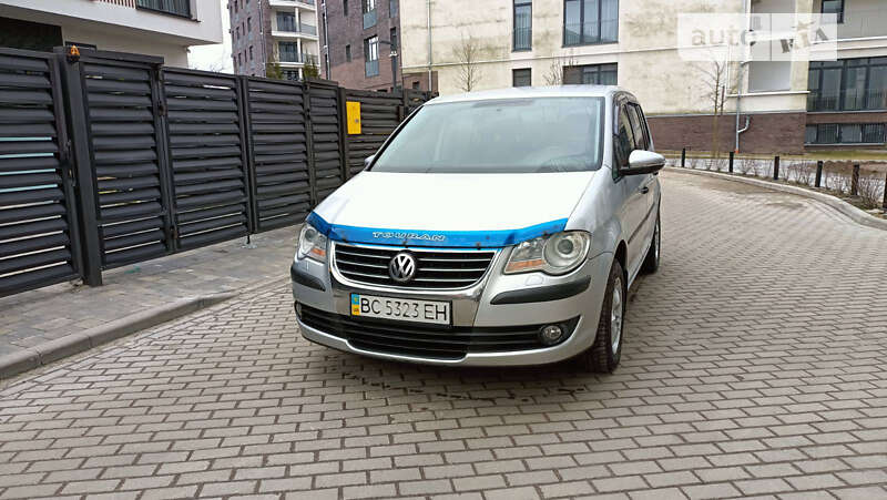 Мінівен Volkswagen Touran 2009 в Львові