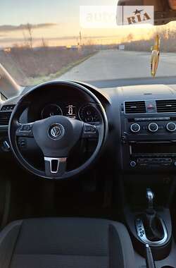Микровэн Volkswagen Touran 2014 в Хотине