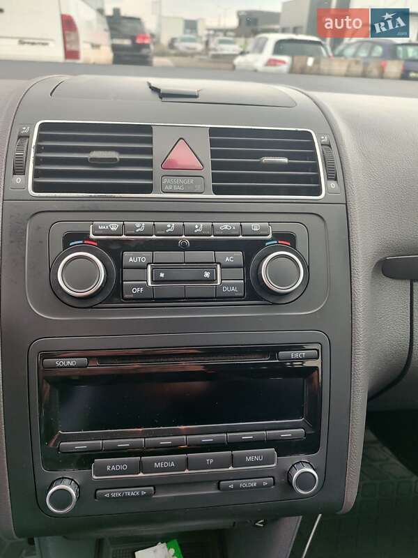 Микровэн Volkswagen Touran 2012 в Берегово