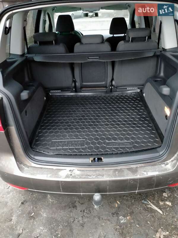 Микровэн Volkswagen Touran 2011 в Сквире