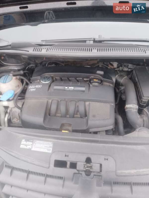 Минивэн Volkswagen Touran 2003 в Полонном