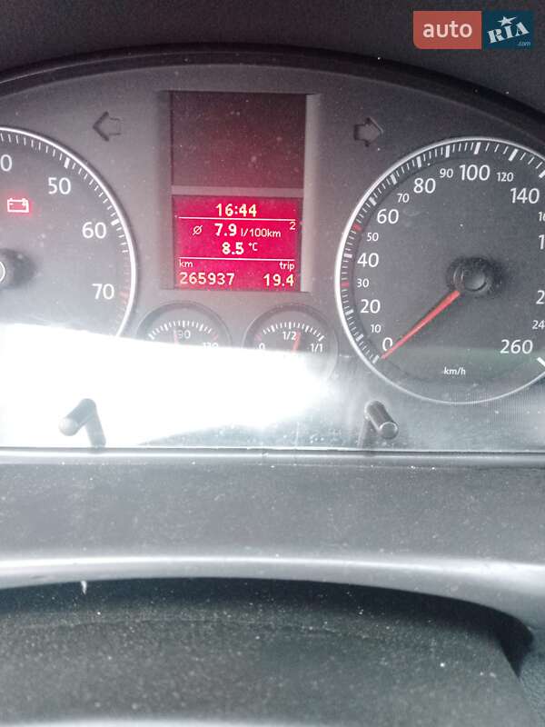 Минивэн Volkswagen Touran 2003 в Полонном