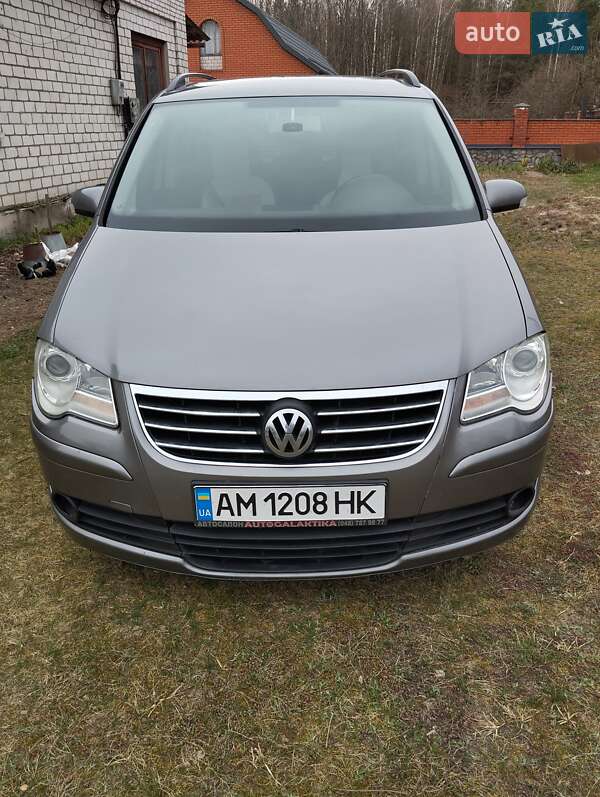 Мінівен Volkswagen Touran 2007 в Ємільчиному