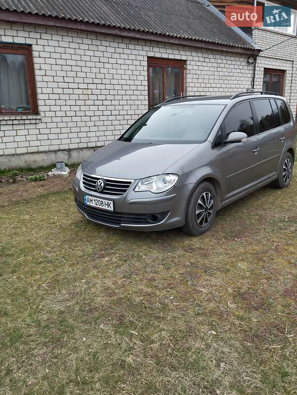 Мінівен Volkswagen Touran 2007 в Ємільчиному