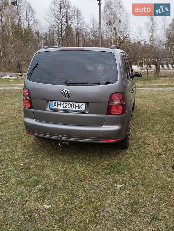 Мінівен Volkswagen Touran 2007 в Ємільчиному