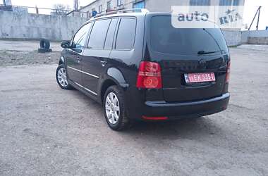 Мінівен Volkswagen Touran 2010 в Верхньодніпровську