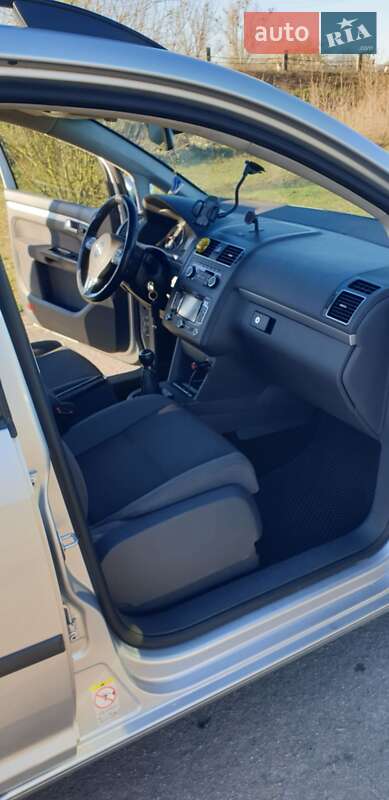 Мінівен Volkswagen Touran 2012 в Сарнах