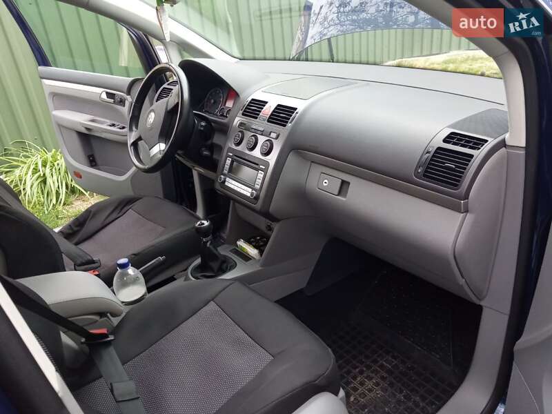 Мінівен Volkswagen Touran 2007 в Дубні