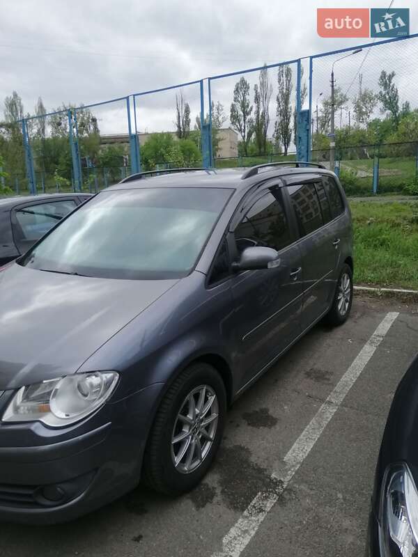 Минивэн Volkswagen Touran 2007 в Киеве