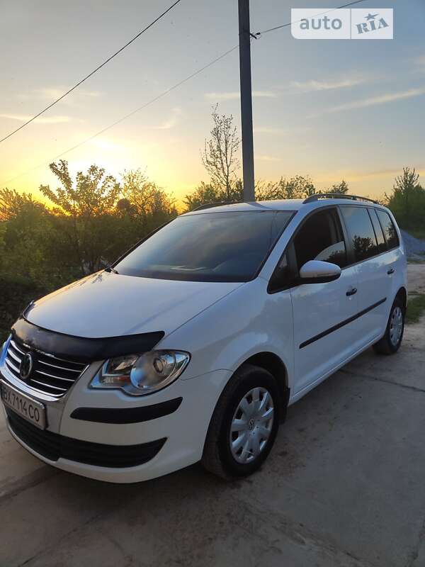 Мінівен Volkswagen Touran 2009 в Новій Ушиці