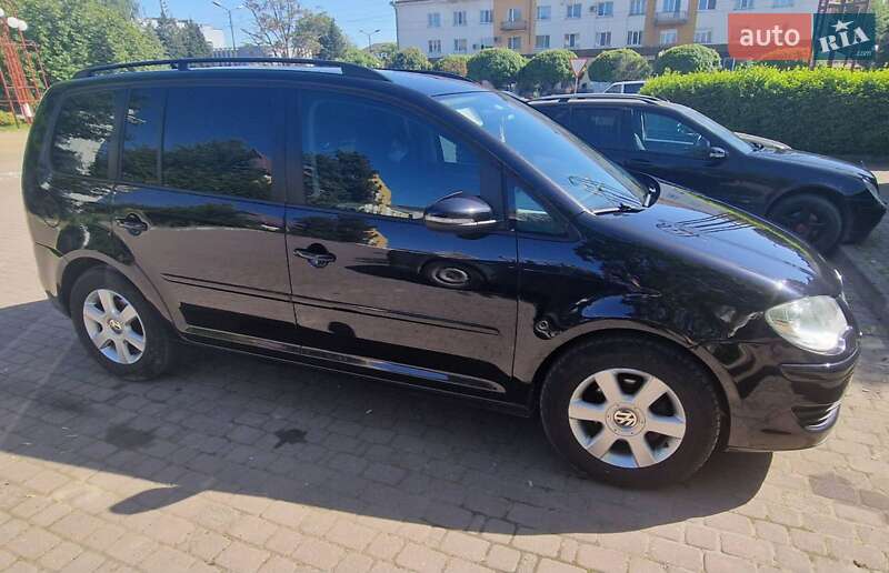 Мінівен Volkswagen Touran 2009 в Чопі