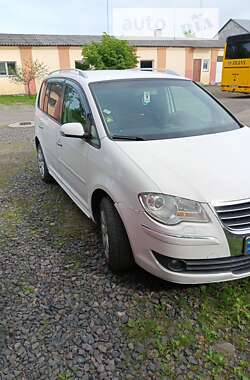 Минивэн Volkswagen Touran 2007 в Иршаве