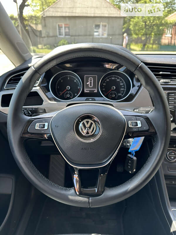 Микровэн Volkswagen Touran 2017 в Сваляве