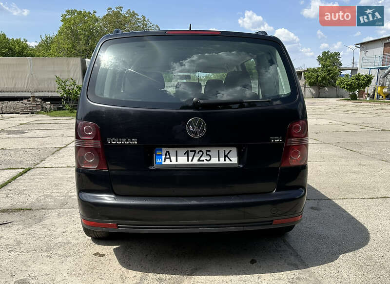 Минивэн Volkswagen Touran 2008 в Киеве