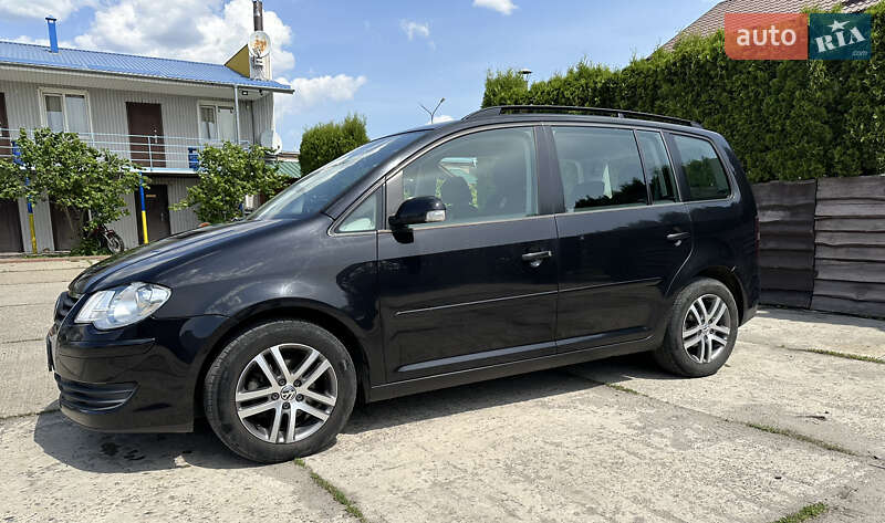 Минивэн Volkswagen Touran 2008 в Киеве