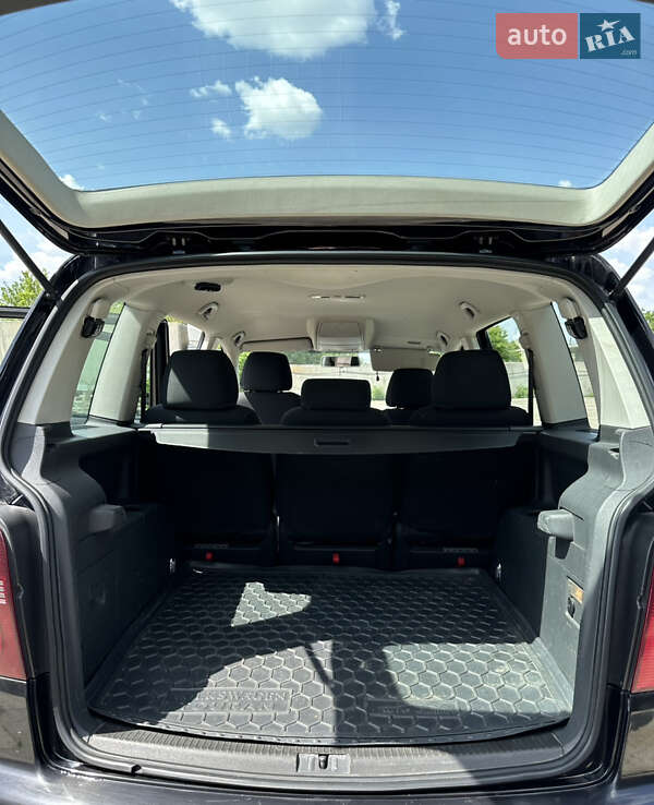 Минивэн Volkswagen Touran 2008 в Киеве