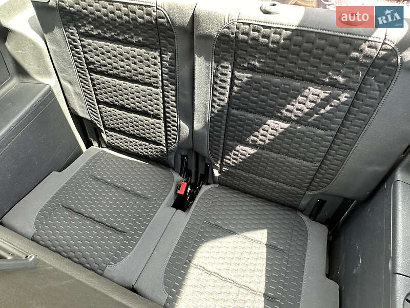 Минивэн Volkswagen Touran 2008 в Киеве