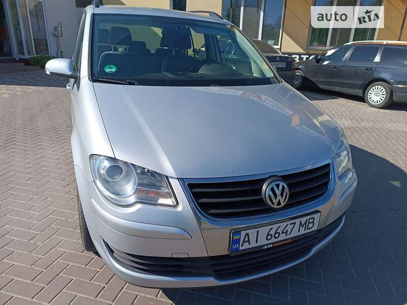 Мінівен Volkswagen Touran 2008 в Бучі