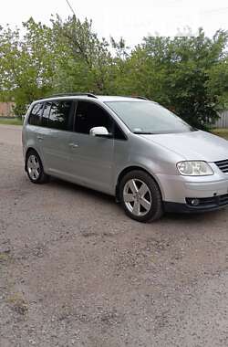 Минивэн Volkswagen Touran 2006 в Краснограде