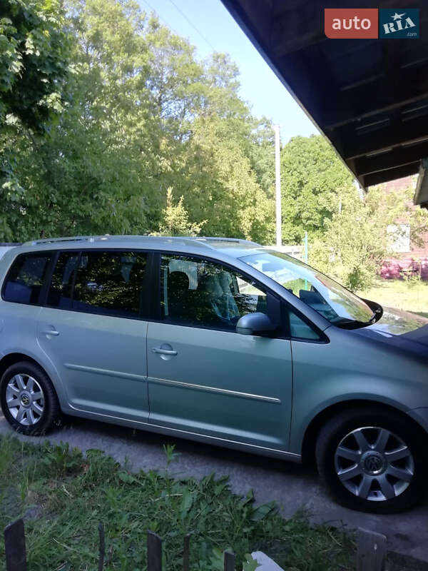 Минивэн Volkswagen Touran 2007 в Бродах