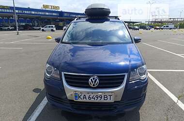 Мінівен Volkswagen Touran 2010 в Києві