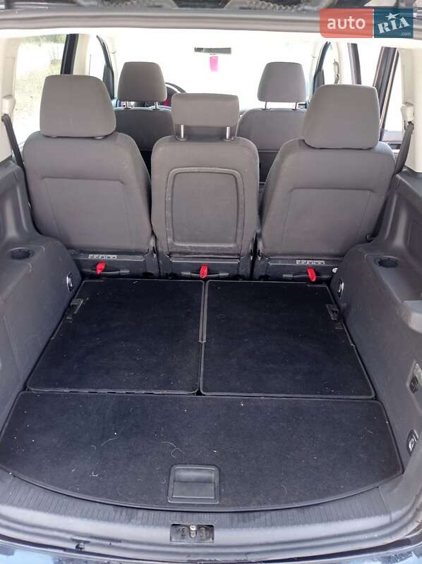 Мінівен Volkswagen Touran 2010 в Запоріжжі