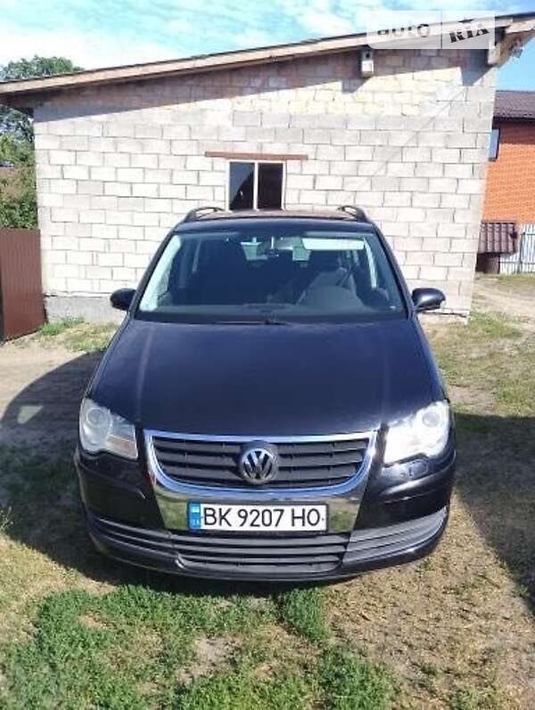 Мінівен Volkswagen Touran 2006 в Дубровиці