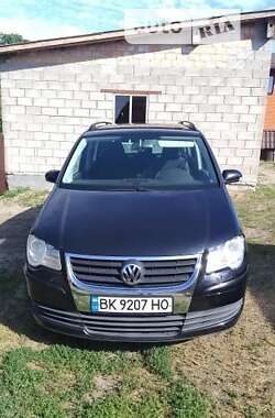 Мінівен Volkswagen Touran 2006 в Дубровиці