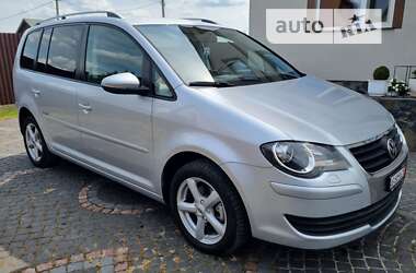 Мінівен Volkswagen Touran 2009 в Луцьку