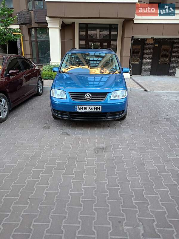 Минивэн Volkswagen Touran 2005 в Олевске
