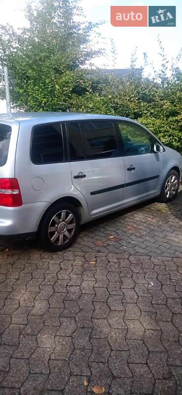 Минивэн Volkswagen Touran 2004 в Черновцах