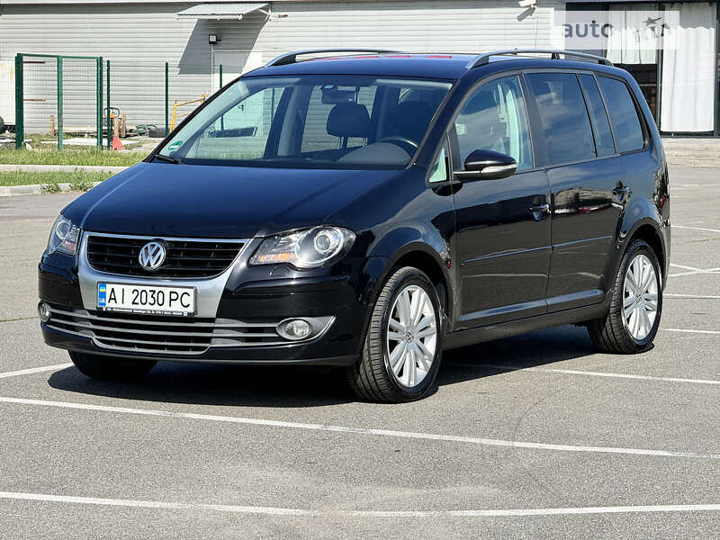 Мінівен Volkswagen Touran 2009 в Києві