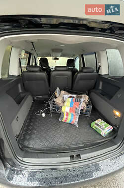Минивэн Volkswagen Touran 2012 в 