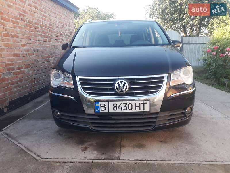 Минивэн Volkswagen Touran 2007 в Шишаки