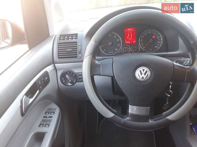 Минивэн Volkswagen Touran 2007 в Шишаки