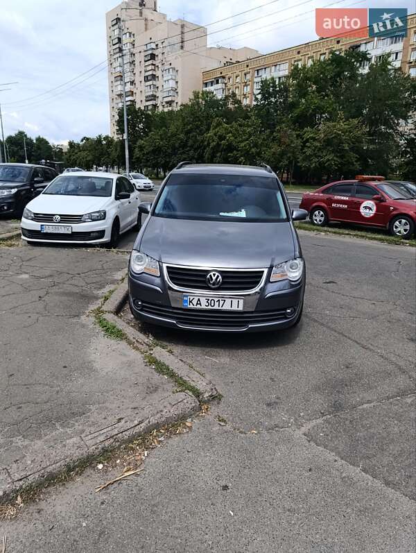 Минивэн Volkswagen Touran 2007 в Киеве