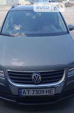 Минивэн Volkswagen Touran 2010 в Ивано-Франковске