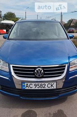 Мінівен Volkswagen Touran 2008 в Луцьку