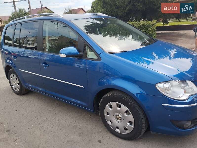 Мінівен Volkswagen Touran 2008 в Луцьку