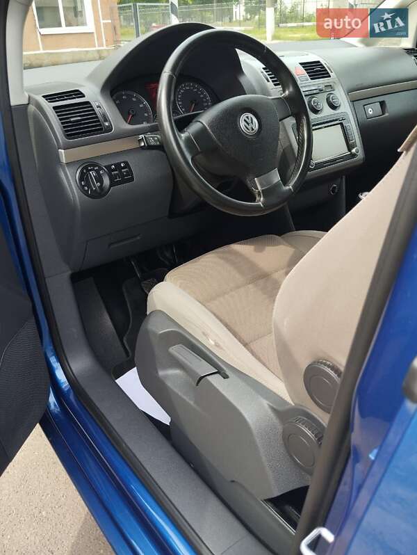 Мінівен Volkswagen Touran 2008 в Луцьку