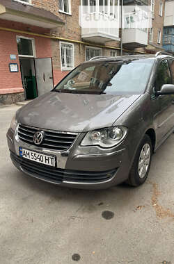 Мінівен Volkswagen Touran 2008 в Звягелі