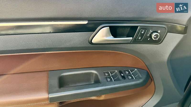 Минивэн Volkswagen Touran 2011 в Самборе