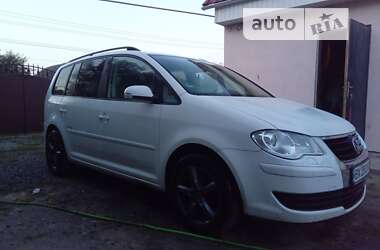 Минивэн Volkswagen Touran 2009 в Грицеве