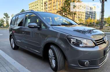 Мінівен Volkswagen Touran 2015 в Києві