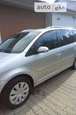 Мінівен Volkswagen Touran 2006 в Чернівцях