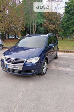 Мінівен Volkswagen Touran 2008 в Рівному