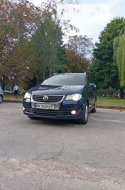 Мінівен Volkswagen Touran 2008 в Рівному