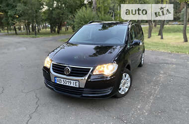 Мінівен Volkswagen Touran 2008 в Києві